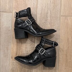 Steve Madden boots Andy Black Crocodile Studded Cutout Pointed-Toe Size 6